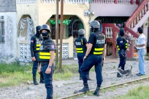 Las autoridades costarricenses y panameñas trabajan en conjunto para dar con el homicida.