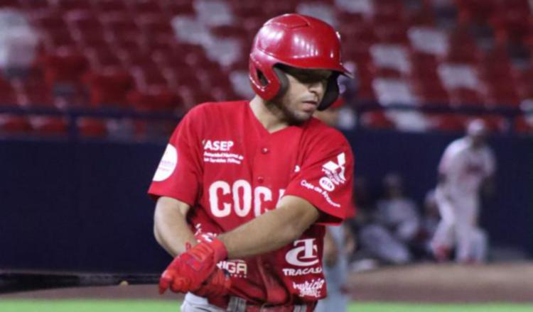 Luis Escudero fue el campeón bate y JMV del juvenil. Foto: Fedebeis