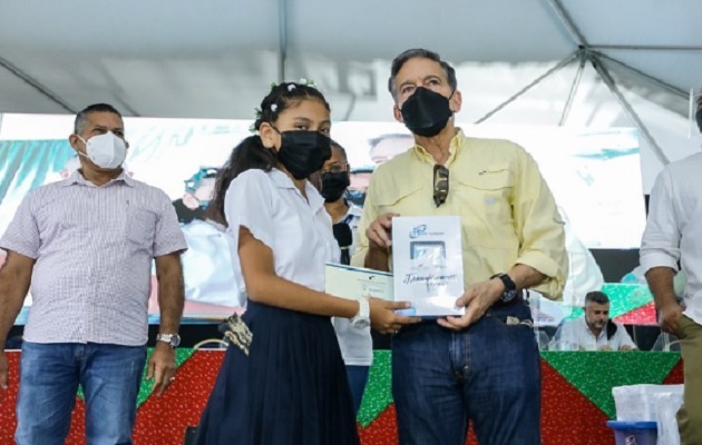 Los estudiantes elegidos recibirán dos becas, el PASE-U y la de concurso. Foto: Ifarhu