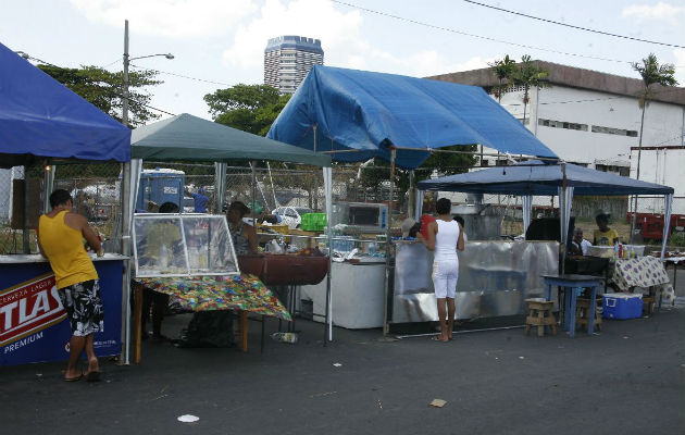 Los comerciantes han solicitado a las autoridades una mejor distribución de los puestos a lo largo de la ruta del carnaval para garantizar ganancias. Foto: Archivos