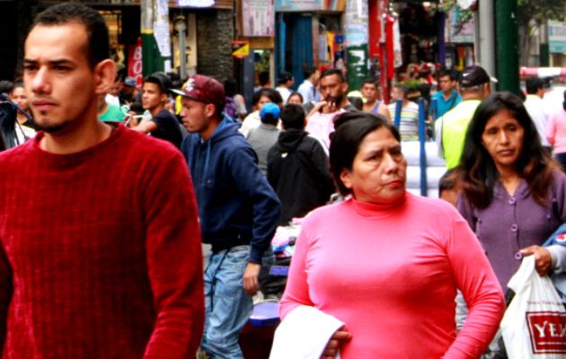 la tasa de informalidad regional sigue siendo muy elevada, casi en un 50%, señala la OIT. Foto: Cortesía