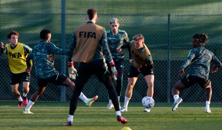 Real Madrid en los entrenamientos con mira su partido de semfinal del mundial de clubes. Foto:EFE