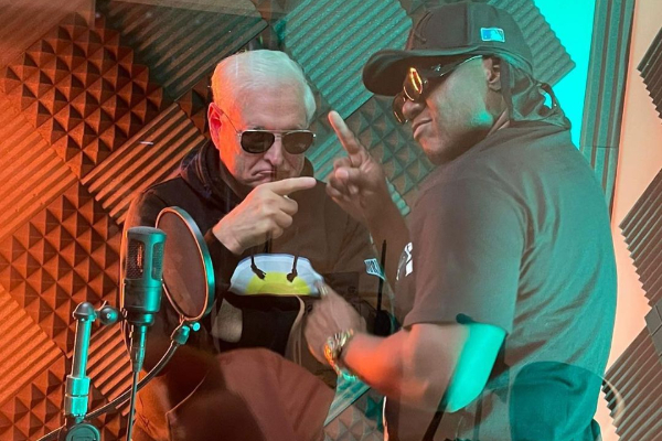 Ricardo Martinelli junto a Dj Black. Foto: Instagram / Ricardo Martinelli en el estudio de grabación. Foto: Instagram / @ricardomartinelli99