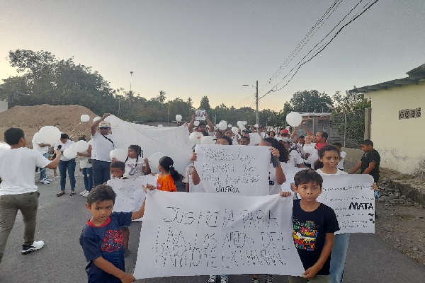 Este domingo cientos de personas se manifestaron por las principales calles de Alanje cabecera para exigirle a las autoridades del Ministerio Público se haga justicia. Foto José Vásquez
