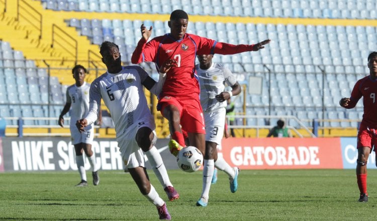 Kevin Walder (7) anotó dos goles para Panamá ante Curazao. Foto: Fepafut