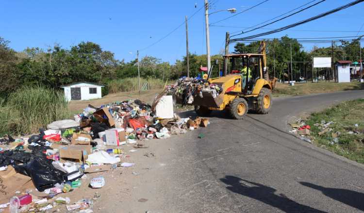 En los seis corregimientos del este de la capital, hay un déficit de recolección de 90 toneladas ante falta de equipos y otros problemas. Foto: Cortesía AAUD