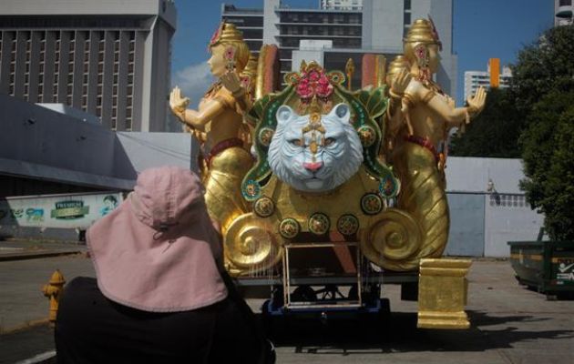 Carroza que participara en el desfile del carnaval hoy, en Ciudad de Panamá. Foto: EFE