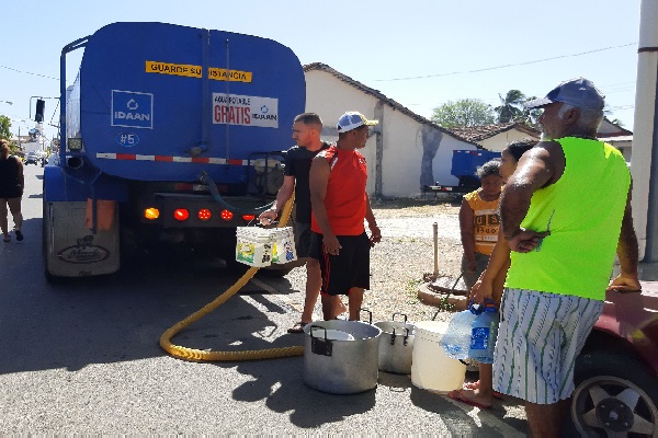Enviaron carros cisternas a las comunidades para abastecerlas de agua. Foto. Thays Domínguez 