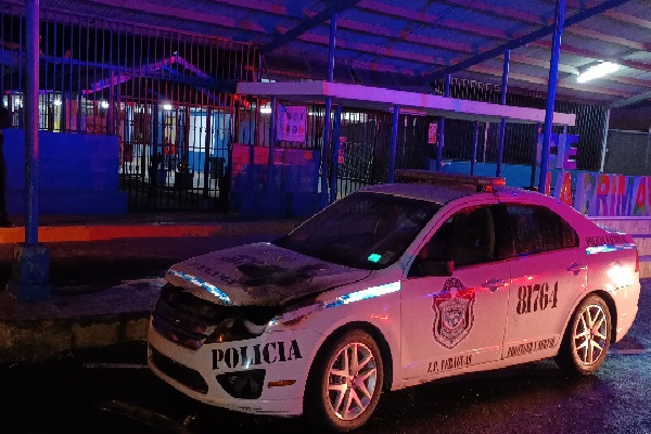 Investigan lo que provocó que el autopatrulla se incendiara. Foto. Melquiades Vásquez
