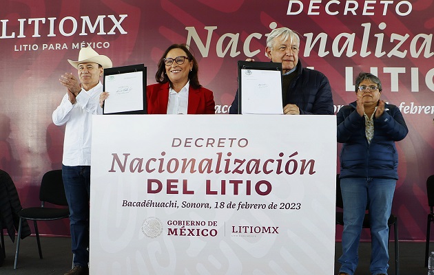Obrador signs the decree on the nationalization of lithium