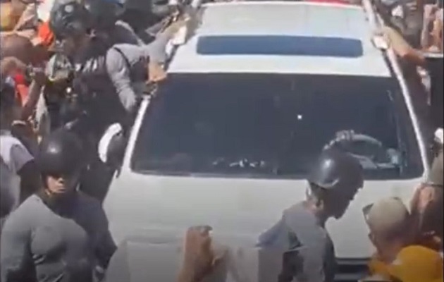 Unidades policiales al momento de retirar el auto de los culecos. Foto: Policía Nacional 