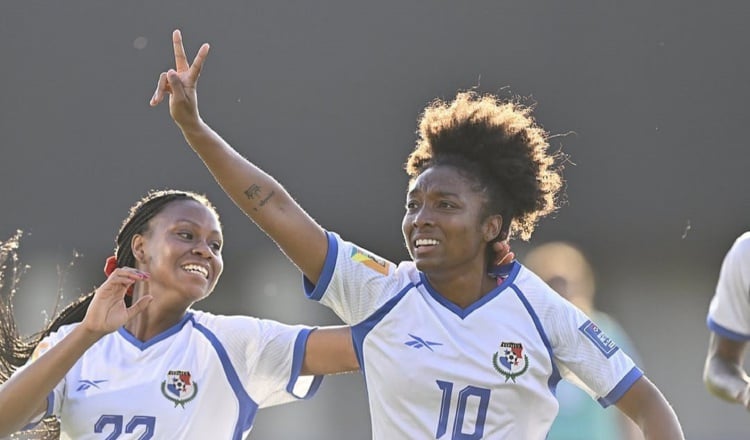 Marta Cox (10)  festeja su gol contra Papúa Nueva Guinea. Foto: Fepafut