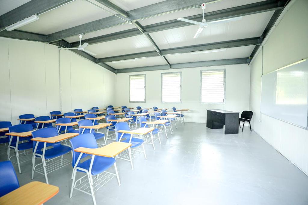 También durante la gira 16 que realiza en la Comarca Ngäbe-Buglé inauguró otras siete aulas modulares en Bahía Azul, Mununi3, comunidad Mayo y en Zorra Mina.