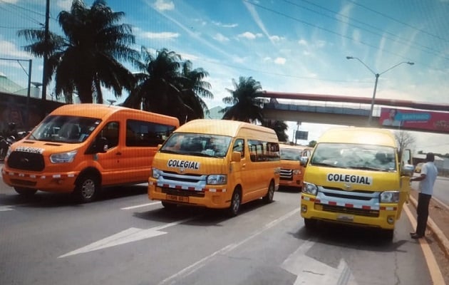 Alertaron que una empresa está ofertando el servicio de transporte colegial. Foto: Archivo