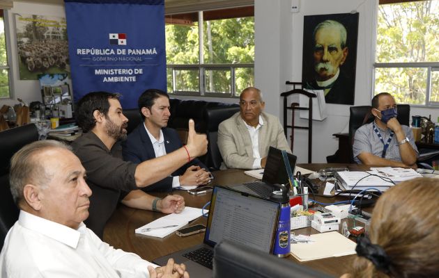 Reunión sobre el proyecto 1000 km de senderos. Foto: Cortesía