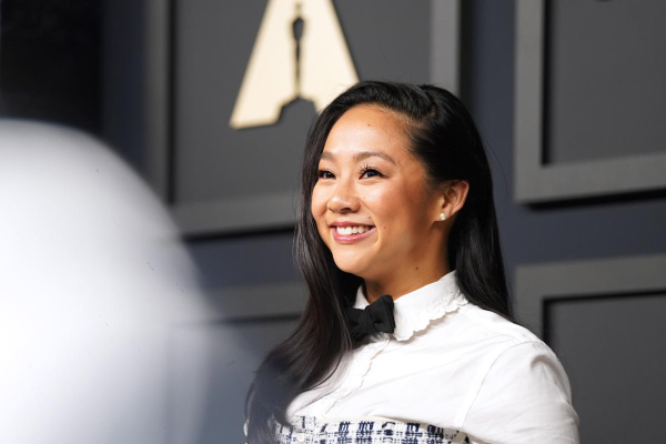 Stephanie Hsu interpreta el tema 'This Is A Life' junto a David Byrne. Foto: EFE