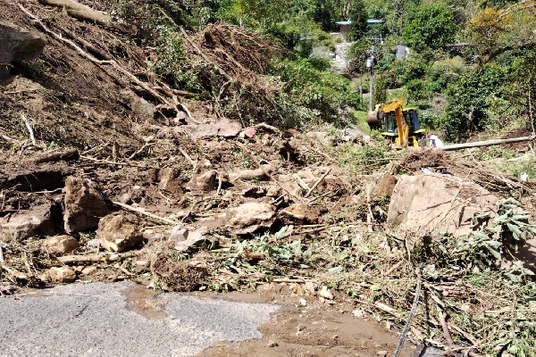 Esta carretera es utilizada por una gran cantidad de productores de hortalizas y café, quienes se trasladan a los mercados nacionales para su comercialización su mercancía. Foto. José Vásquez
