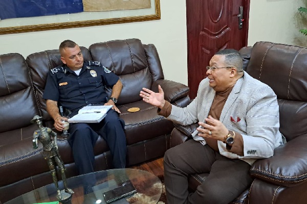 Para Colón se dispondrá de 300 a 400 agentes del orden público, quienes tendrán el trabajo de custodiar estas áreas donde habrá actividades con comparsas. Foto. Diomedes Sánchez Para Colón se dispondrá de 300 a 400 agentes del orden público, quienes tendrán el trabajo de custodiar estas áreas donde habrá actividades con comparsas. Foto. Diomedes Sánchez