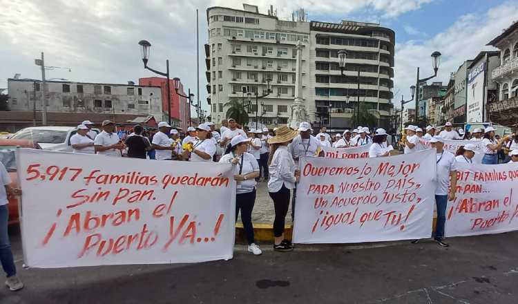 Trabajadores de la empresa siguen con su jornada de protestas. Foto: Víctor Arosemena