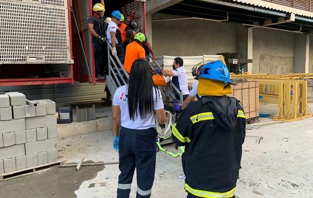 Este trágico accidente laboral se produjo en la tarde, casi terminando la jornada laboral. Foto: Bomberos