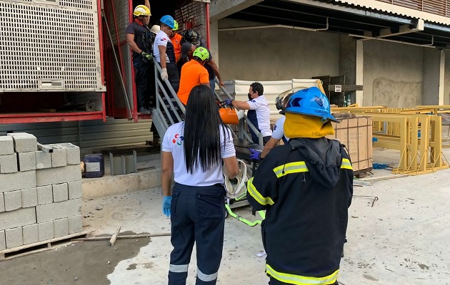 Este trágico accidente laboral se produjo en la tarde, casi  terminando la jornada laboral. Foto: Bomberos