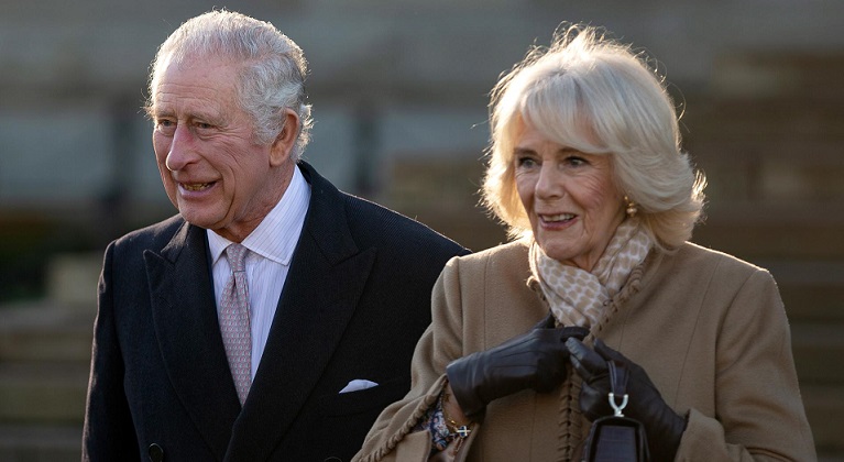  Carlos III, acompañado por la reina consorte, Camila. Foto: EFE