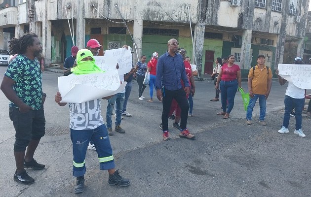 Protestaron en las inmediaciones de la calle 5, avenida Balboa. Foto: Diomedes Sánchez ,