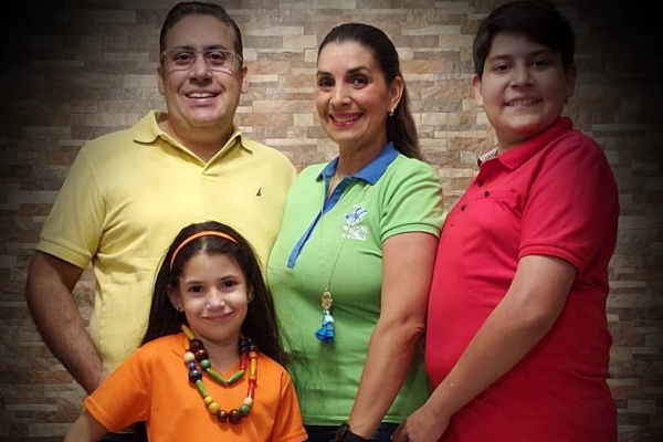 Olga Ferreira y su familia: Juan Antonio (su esposo) y sus hijos Jesús Gabriel y Rosangel Gabriela. Foto: Cortesía