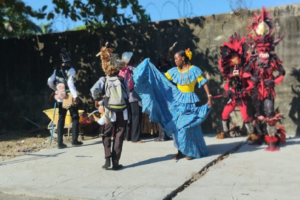 Con bailes y con varios eventos los miembros de Fedetramico, volvieron a las calles exigiendo oportunidad cultural. Foto. Diomedes Sánchez