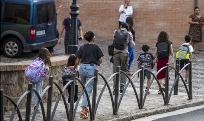 Los países con más niños pobres son Rumanía y España. Foto: EFE