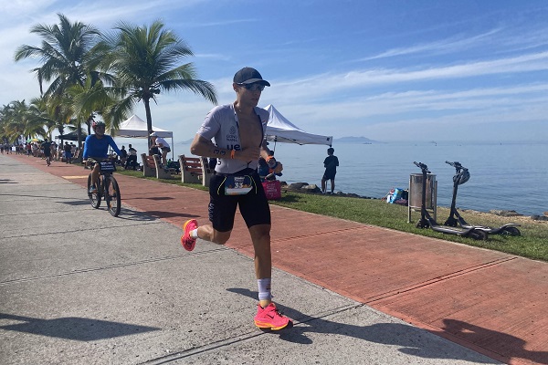 El paraguayo Andrés Arce en acción durante el Ironman 70.3 de Panamá. Foto: Cortesía