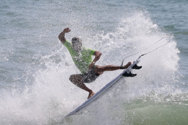 Tao Rodríguez con buen torneo en Florida. Foto: Kurt Steinmetz/World Surf League.