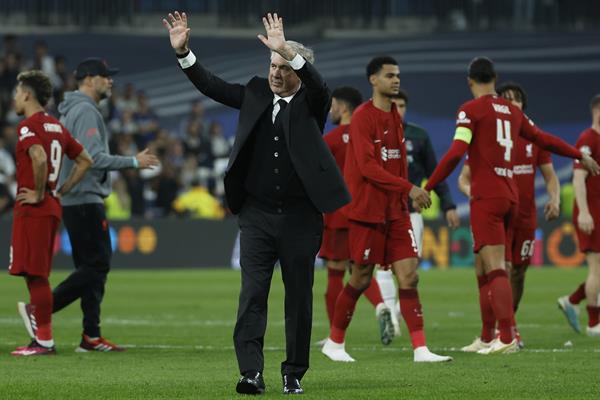 Carlo Ancelotti, festeja el triunfo de Real Madrid en la Champions. Foto: EFE