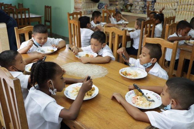 Con este programa se busca contribuir a mejorar su estado nutricional y rendimiento académico.