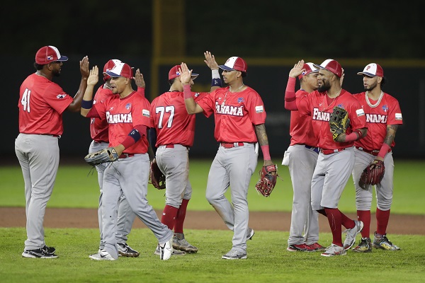 Jugadores del equipo de Panamá durante el Clásico el Mundial de Béisbol. 