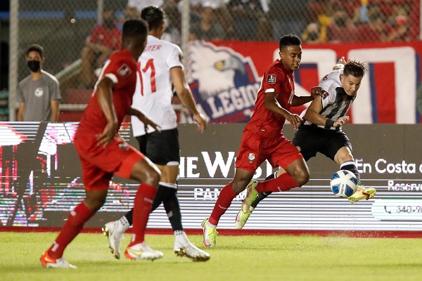 Yoel Bárcenas de Panamá (10) fue convocado para enfrentar a Costa Rica en la Liga de Naciones de la Concacaf. Foto: EFE