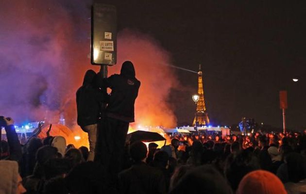 Una de las protestas registradas en París este viernes contra la reforma de las pensiones. Foto: EFE
