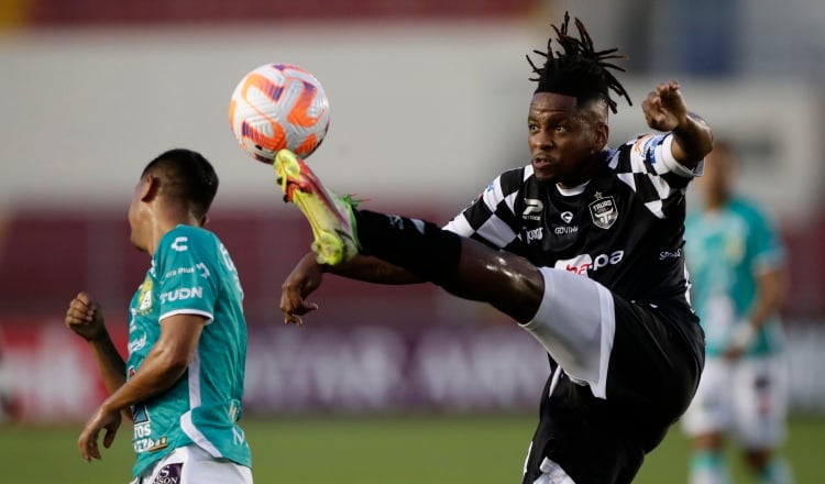 Francisco Vence, jugador del Tauro. Foto: EFE