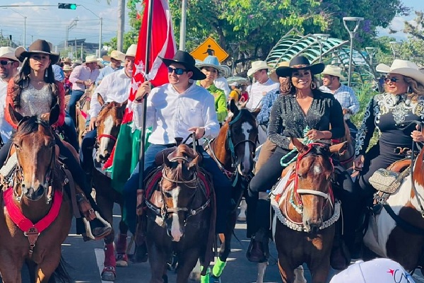 El abanderado de la cabalgata fue el vicepresidente José Gabriel Carrizo. Foto. Mayra Madrid