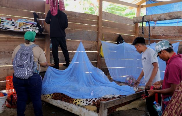 • Comunidad Wagandí beneficiada con la colocación de 300 mosquiteros con químicos como medida preventiva. Foto: Cortesía