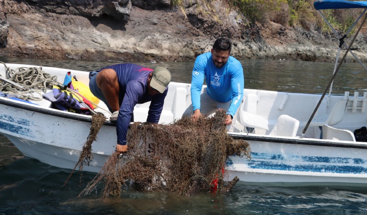 recientemente se realizó la extracción de redes fantasma en Isla Taboguilla donde se removieron 50 kilogramos de redes fantasmas del océano. Cortesía