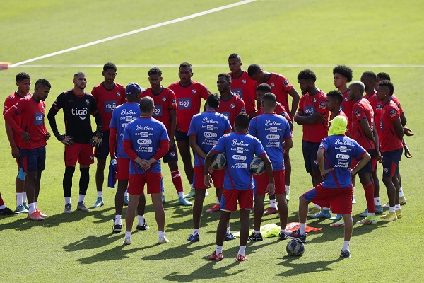 Jugadores de Panamá  entrenan con miras al amistoso contra Argentina.Foto:EFE