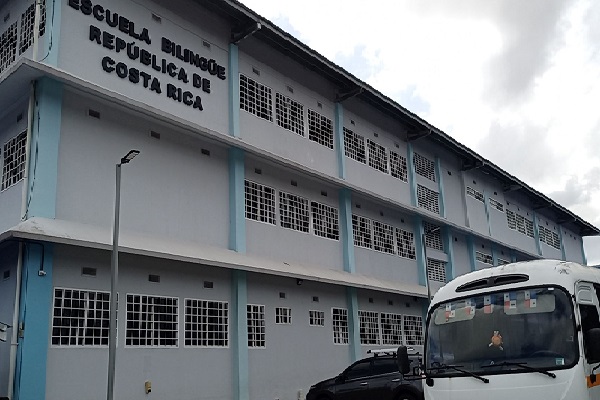 El costo final de construcción de esta escuela fue de 13 millones de dólares, aunque todavía queda pendiente la construcción del auditorio y una sección de estacionamientos. Foto. Eric Montenegro