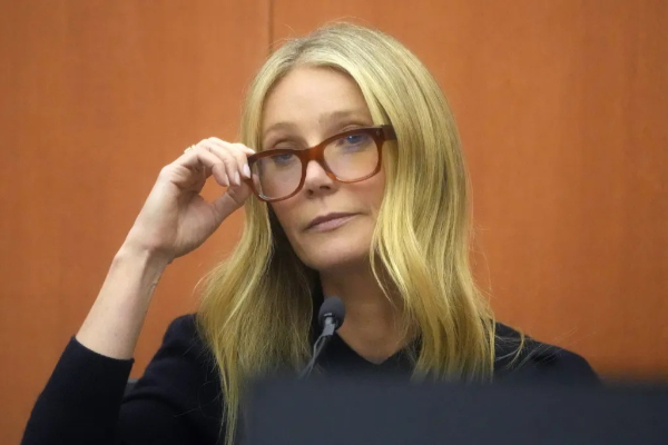 Gwyneth Paltrow testifica ante el estrado del juicio civil que enfrenta por un accidente de esquí, en Park City, Utah. Foto:  EFE / EPA / Rick Bowmer / Pool