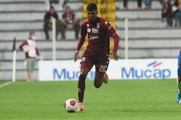 Tico with Panamanian blood, faces La Roja