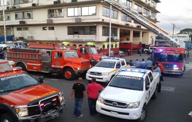 Miembros del Cuerpo de Bomberos de Panamá declararon una huelga nacional en reclamo del pago de los ascensos.
