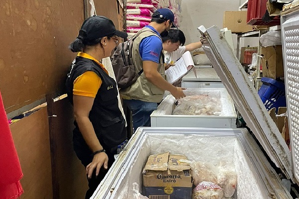 También ubicaron un equipo de corte de carne dentro de una residencia y carnes congeladas para ser puestas a la venta como producto fresco.