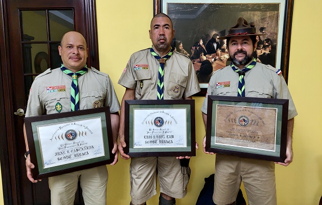 Veteranos Scouts 55: Juan Castañeda, Luis R. Ruiz Lan y Pedro Méndez-Carvajal. Foto: Cortesía Veteranos Scouts 55: Juan Castañeda, Luis R. Ruiz Lan y Pedro Méndez-Carvajal. Foto: Cortesía