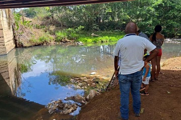 El río Caño Quebrado es un sitio muy visitado por turistas nacionales durante los meses de verano. Foto. Rric Montenegro El río Caño Quebrado es un sitio muy visitado por turistas nacionales durante los meses de verano. Foto. Rric Montenegro