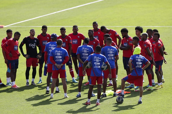 Jugadores de Panamá entrenan con miras al amistoso contra Argentina.Foto:EFE Jugadores de Panamá entrenan con miras al amistoso contra Argentina.Foto:EFE